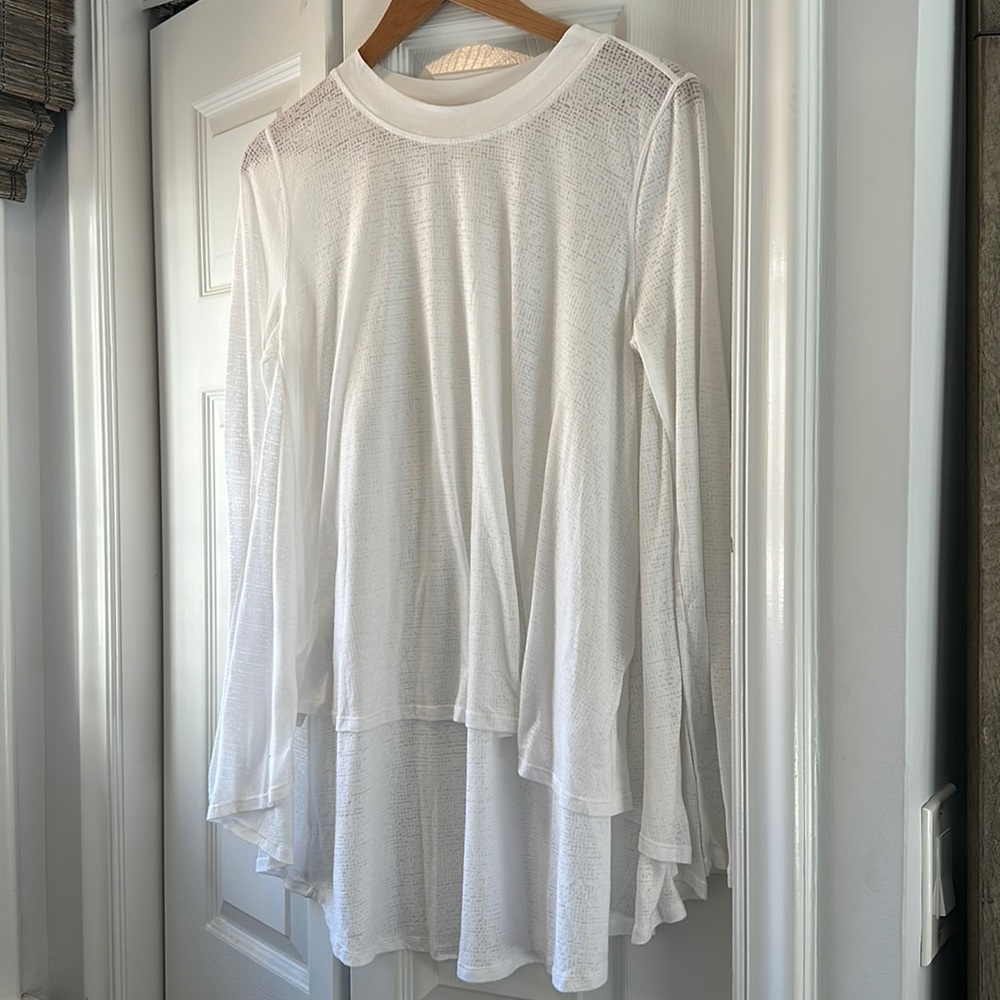 Lululemon white long sleeve top size 8